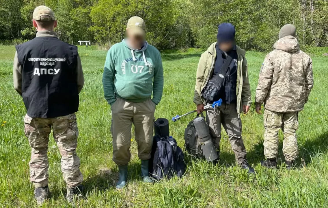 Прикордонники затримали двох "туристів" дорогою до Румунії / Фото: ДПСУ