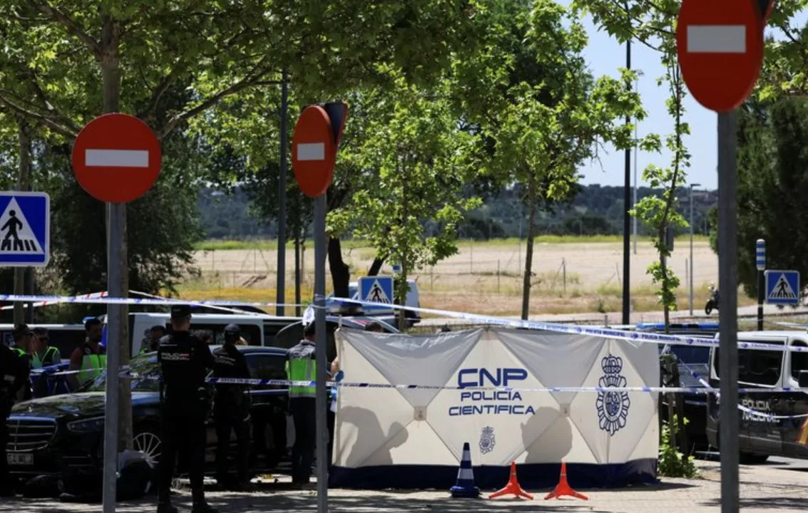 Поліцейські працюють на місці, де застрелили Андрія Портнова / Фото: REUTERS