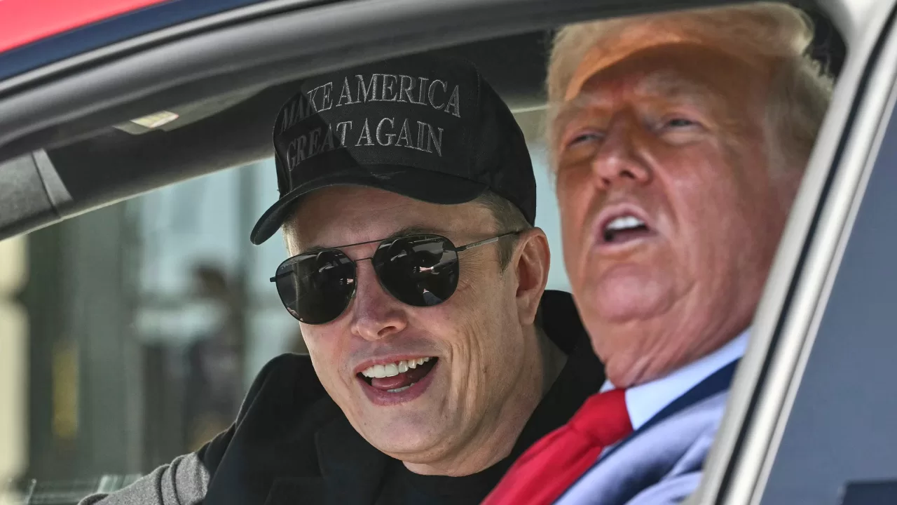 Donald Trump and Elon Musk in a Tesla / Photo: AP