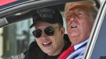 Donald Trump and Elon Musk in a Tesla / Photo: AP