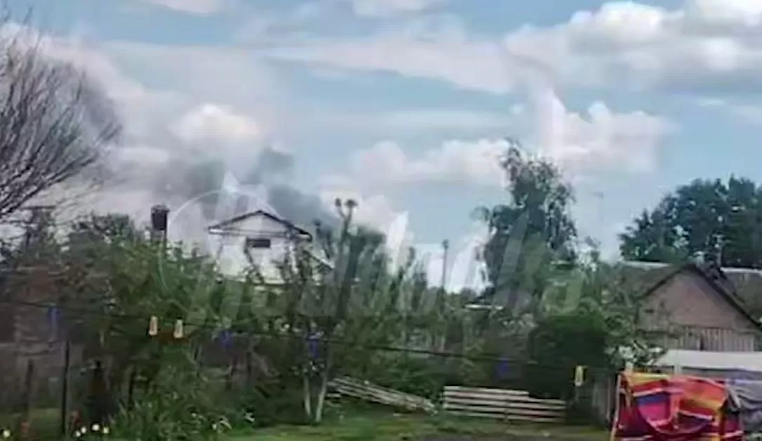 Дым на месте падения вертолета / Кадр из видео