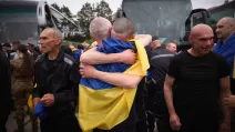 303 Ukrainian defenders are home / Photo @V_Zelenskiy_official