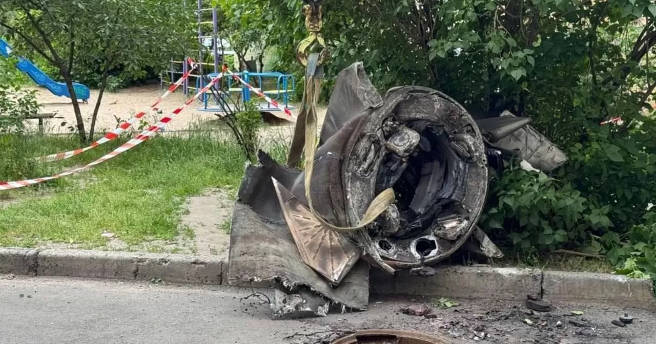 The tail section of a downed Iskander-M missile in Kyiv. 24 May 2025 / Photo from X @war_monitor_ua