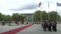 У Берліні Зеленського зустріли з військовими почестями / Скріншот трансляції