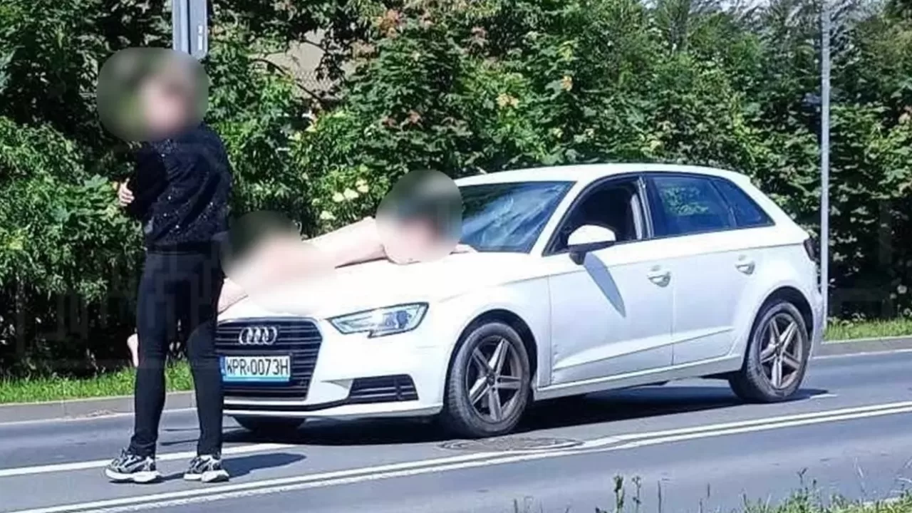 В Пясечно голый украинец прыгнул на капот Audi после прыжка с 3-го этажа / Фото legaartis.pl