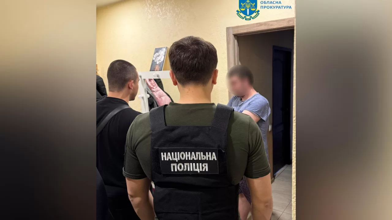 Задержание подозреваемого в развращении несовершеннолетней / Фото: Прокуратура Сумской области