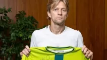 Тимощук виставив на аукціон, гроші від которого пішли на підтримку “сво”, свою футболку / Фото із соцмереж