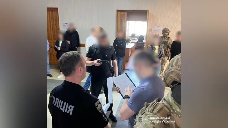 Поліція провела масштабні обшуки в чотирьох містах у справі про відмивання грошей з продажу пального