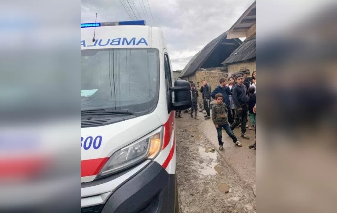 "Швидка" на місці конфлікту / Фото: Віталій Глагола