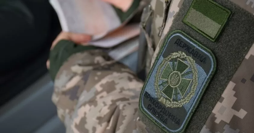 Перевірка документів / Фото: Держприкордонслужба України – Західний кордон, Facebook