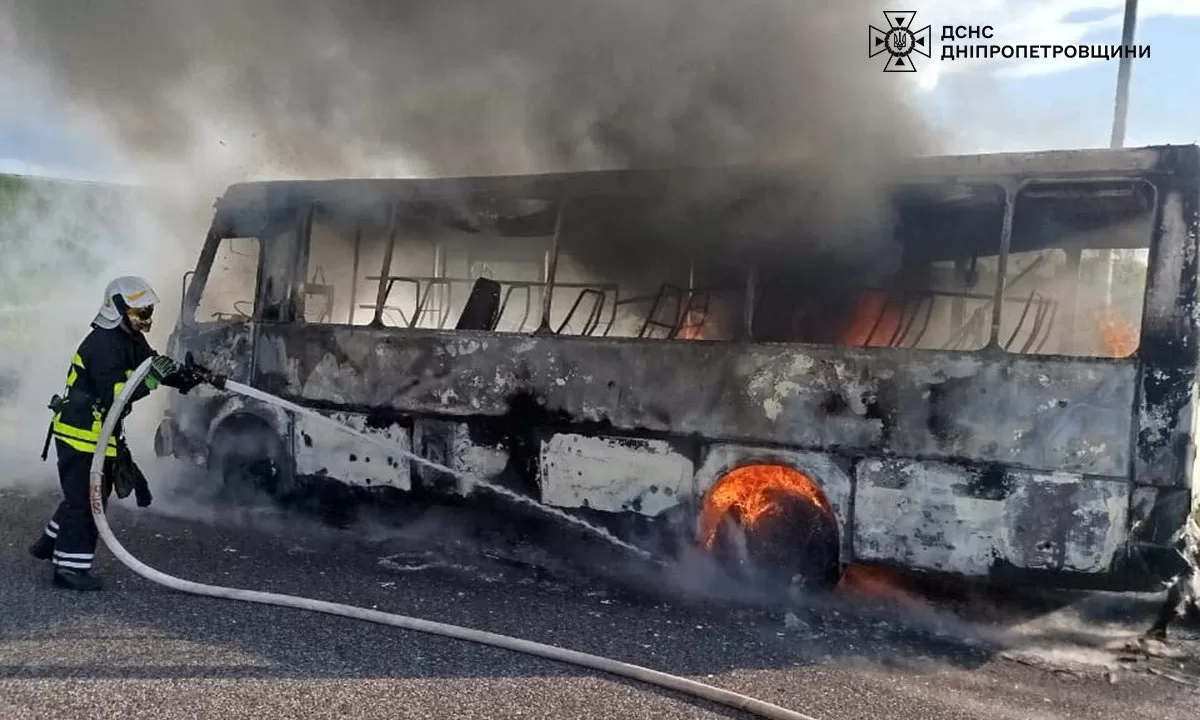 Пожежа в автобусі на Дніпропетровщині / Фото: ДСНС