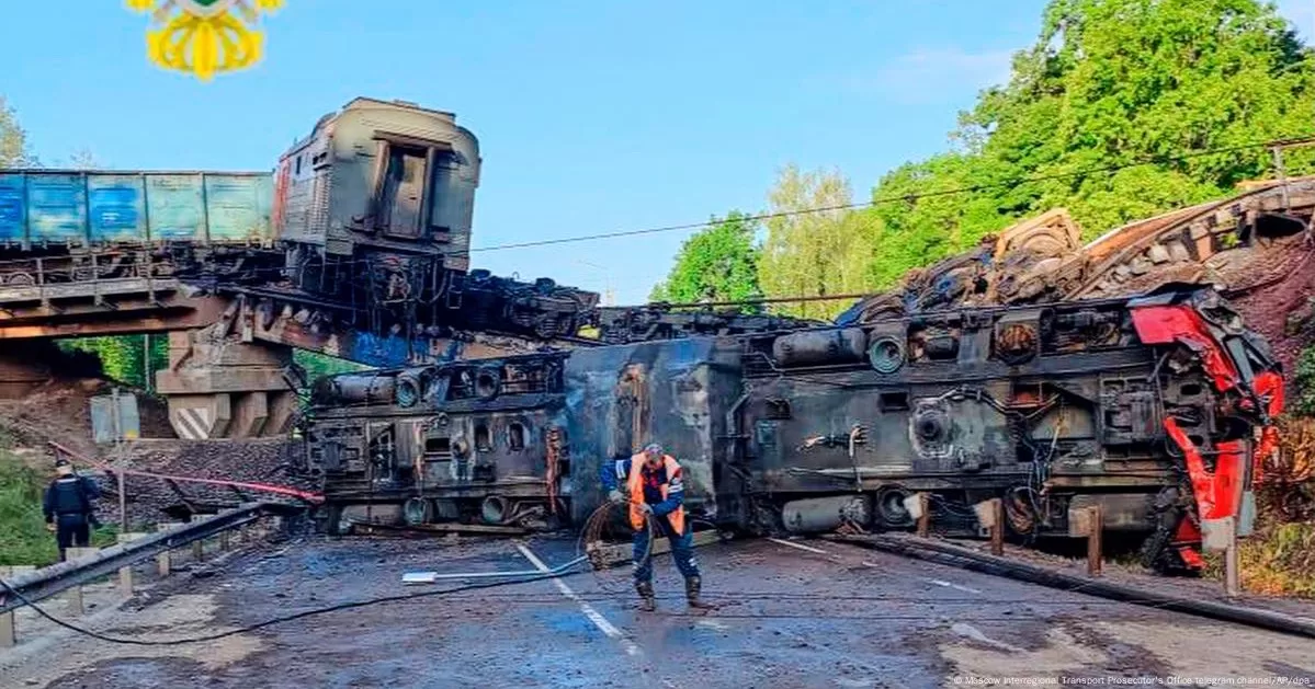 В Брянской области в результате обрушения моста на железнодорожные пути и схода поезда с рельсов погибли 7 человек / Фото из открытых источников