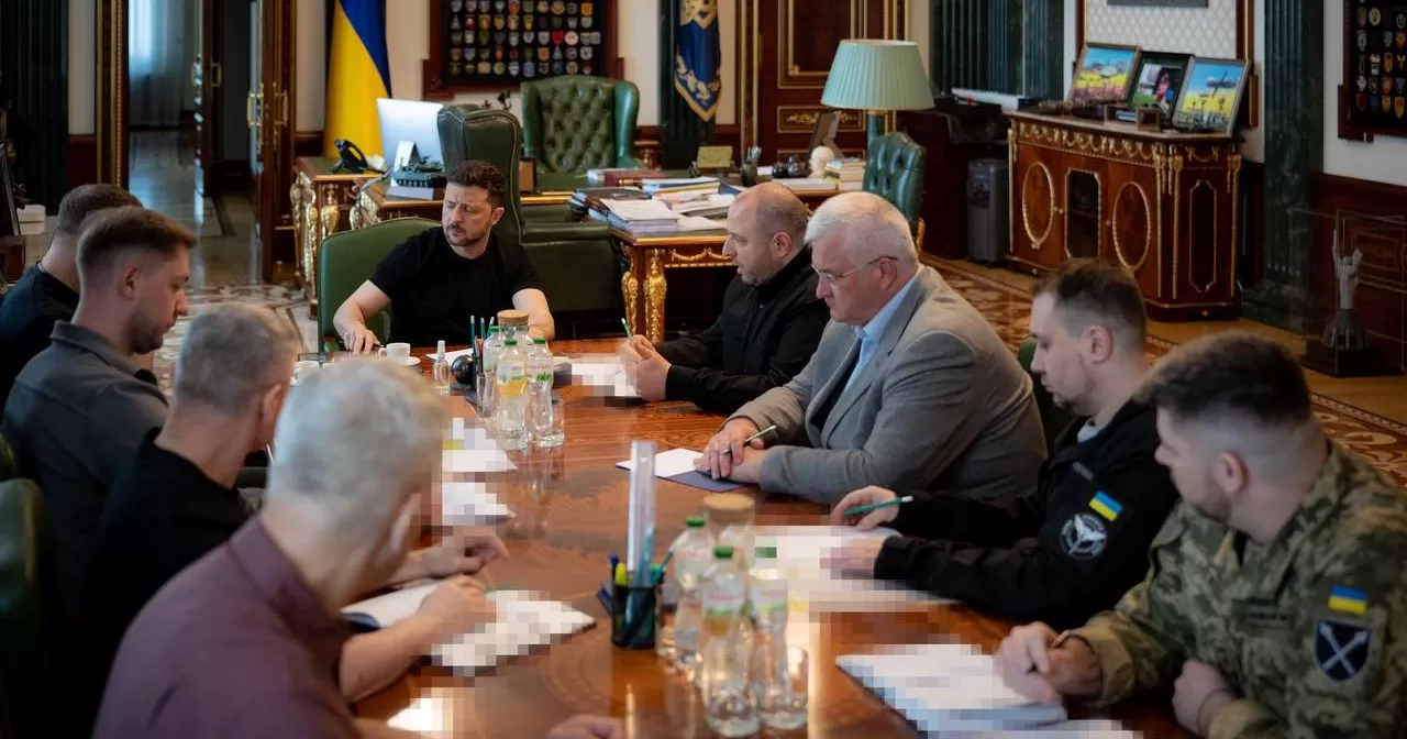 Зеленский слушает доклады министра обороны Украины, министра иностранных дел, Генерального штаба, разведок и Службы безопасности Украины /Фото @V_Zelenskiy_official