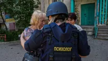 В Сумах на месте вражеского удара работают психологи ГСЧС / Фото: ГСЧС