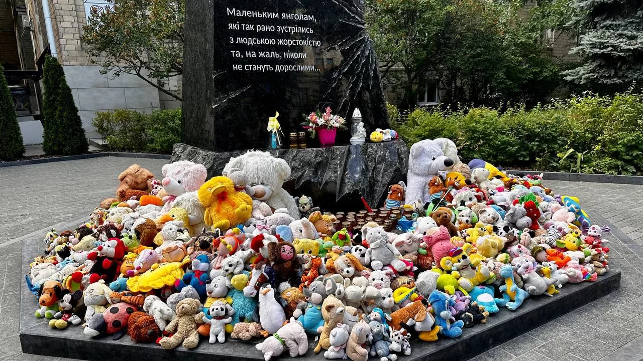 Пам'ятник дітям, які загинули внаслідок збройної агресії РФ проти України у Харкові / Фото: Харківська обласна прокуратура