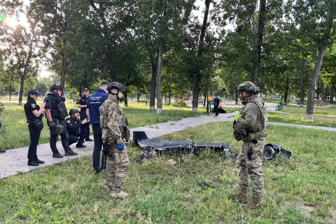 Полиция на месте падения "шахеда" в Харькове / Фото: Полиция Харьковской области