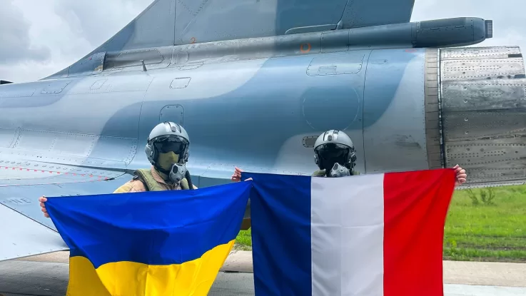 Французские истребители Mirage «нарисовали» трезубец над Черным морем
