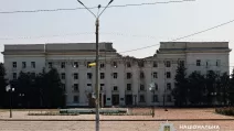 Россияне попали КАБом по зданию Херсонской ОГА / Фото: Полиция Херсонской области