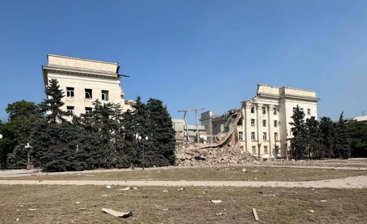 The building of the Kherson Regional District Administration / Photo: Telegram / Oleksandr Prokudin