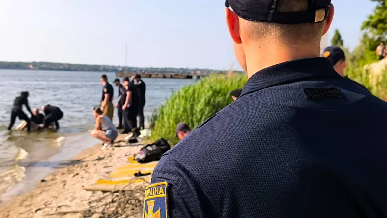 Водолази дістали з води тіло 15-річної дівчинки / Фото: ДСНС
