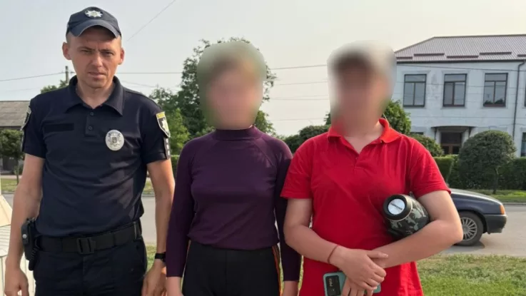 На Харьковщине полиция вернула домой двух сестер, продолжается поиск еще двух подростков