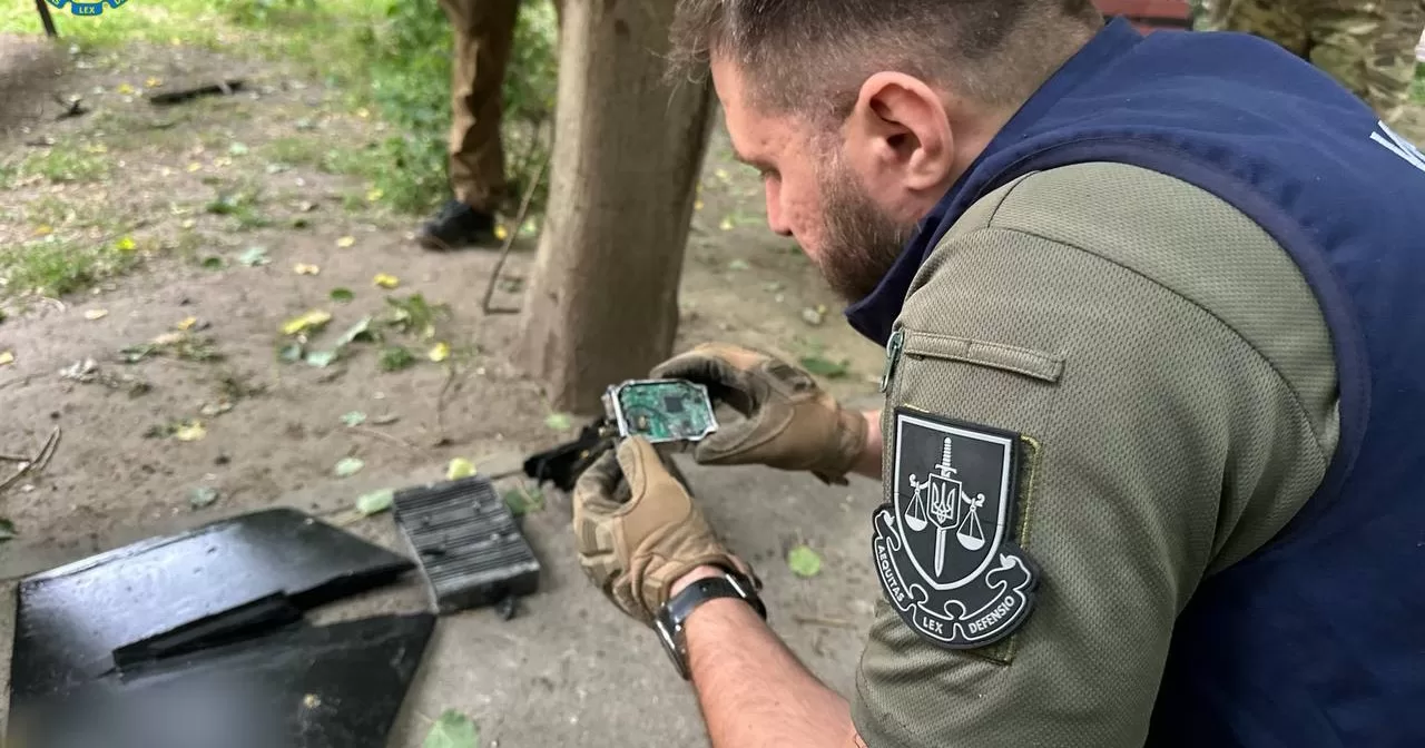 Слідчі працюють на місці влучань у Харкові / Фото Харківська обласна прокуратура