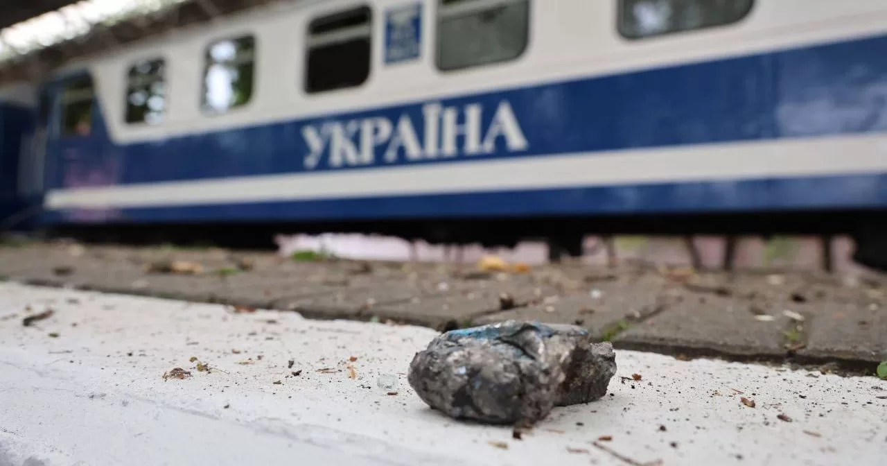 В результате бомбового удара по Детской железной дороге в Харькове погибли два человека / Фото Харьковская ОГА