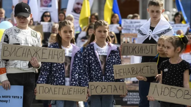 CNN: Украина передала РФ десятки коллаборантов, чтобы освободить гражданских — правозащитники обеспокоены