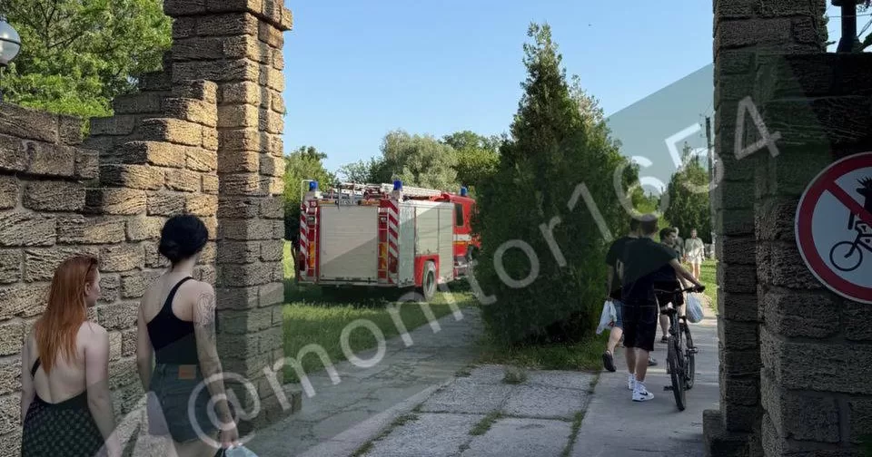 Вхід до пляжу “Ажур” на Журавлівці / Фото із соцмереж