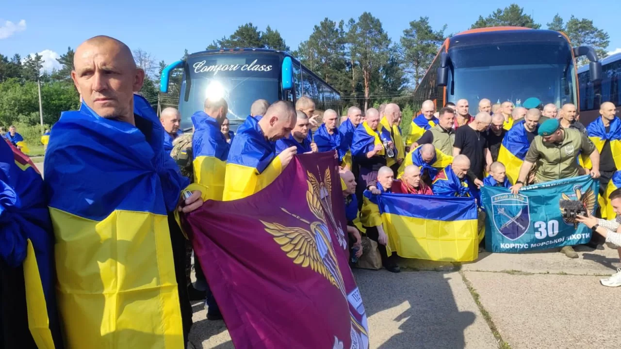 В Україні повернулася група військових з російського полону / Фото: t.me/V_Zelenskiy_official
