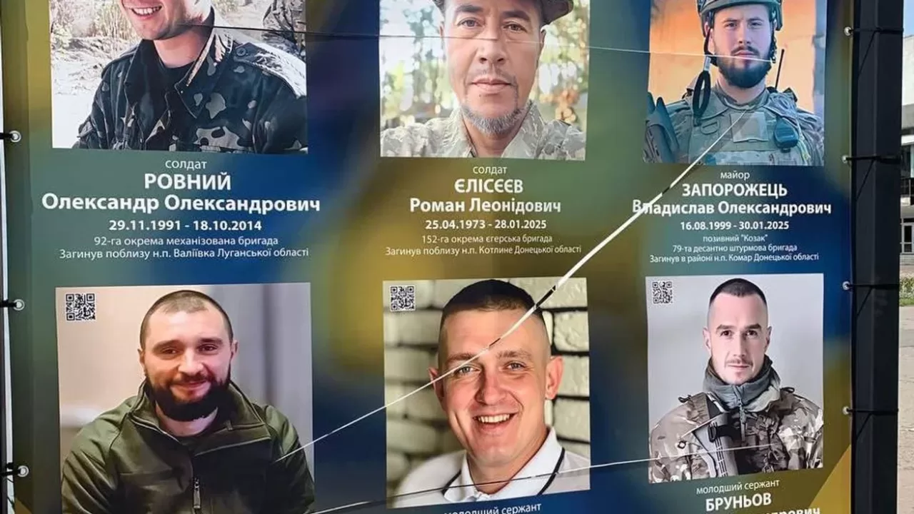 Поврежденный баннер на Аллее славы в Сумах / Фото: t.me/sumygo