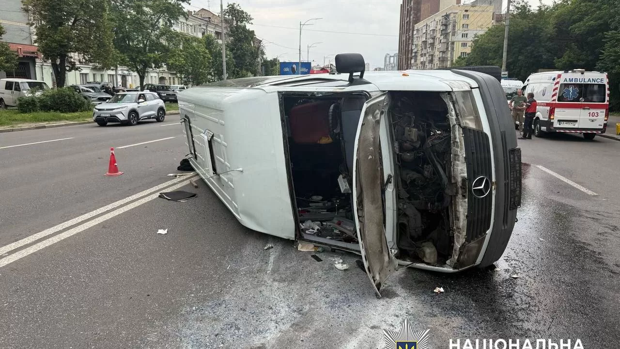 В Киеве не разминулись четыре автомобиля / Фото: Полиция Киева