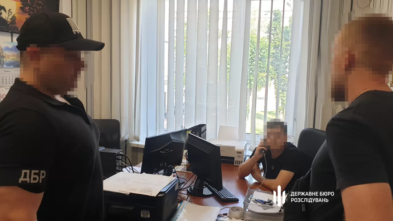 Правоохоронця з Дніпра підозрюють у видаленні даних з системи про людей, які ухилялися від мобілізації / Фото: ДБР