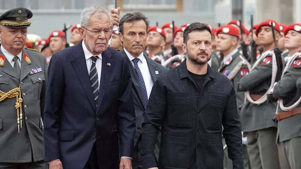 Президент Австрії Александер Ван дер Беллен (ліворуч) та президент України Володимир Зеленський / Фото: REUTERS