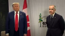 Президент США Дональд Трамп встречается с премьер-министром Канады Марком Карни на саммите G7 / Кадр из видео