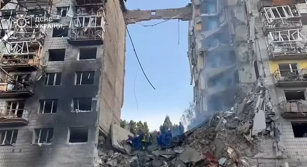 Зруйнована багатоповерхівка у Києві 17 червня / Скриншот