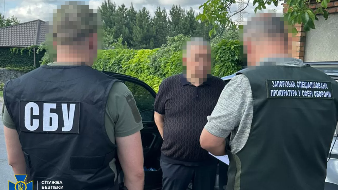 У Запоріжжі ректорат вишу продав ухилянтам майже 3 тис. аспірантських посвідчень / Фото: СБУ