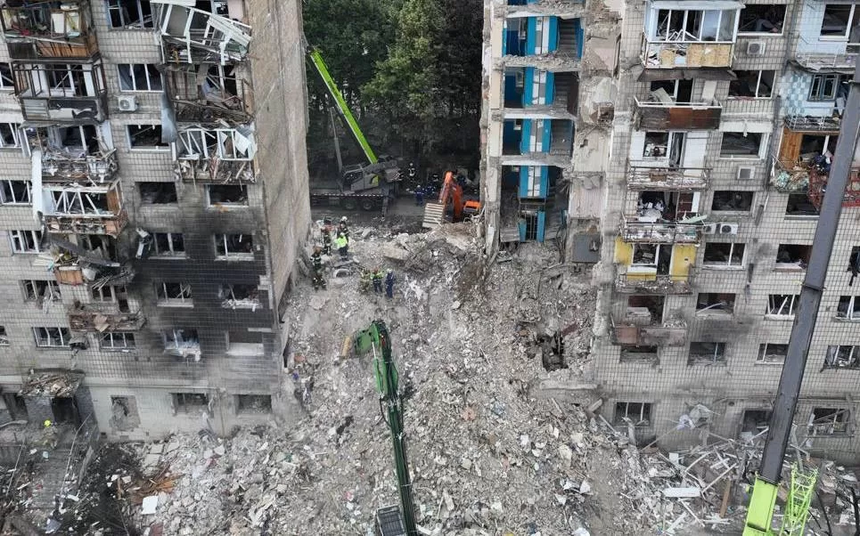 Последствия ракетного удара по жилому дому в Соломенском районе Киева / Фото: ГСЧС