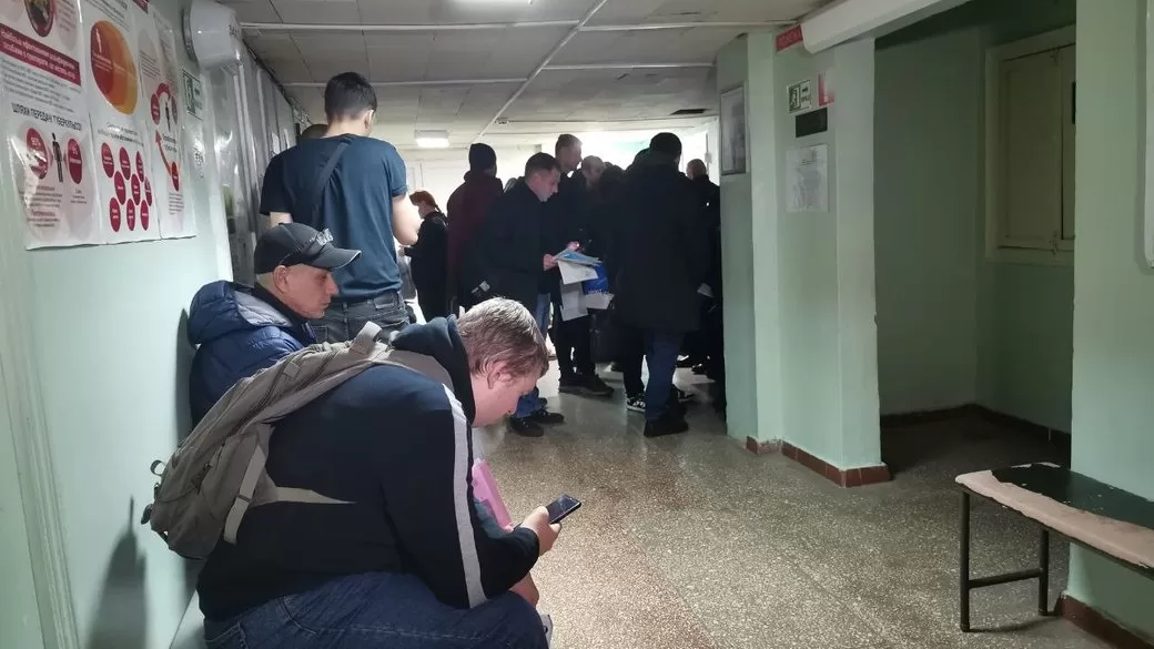 Черга для проходження ВЛК / Фото: Суспільне Полтава