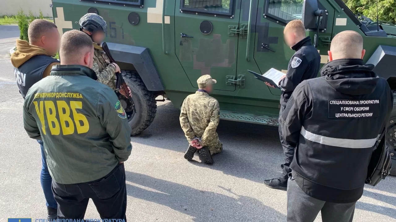 Задержание подозреваемого в государственной измене пограничника / Фото: Специализированная прокуратура в сфере обороны Центрального региона