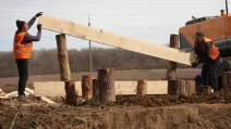 Будівництво фортифікаційних споруд на Сумщині / Фото: Суспільне
