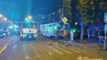 П'ятеро людей зазнали травм внаслідок ДТП із трамваєм у Кривому Розі / Фото: ДСНС