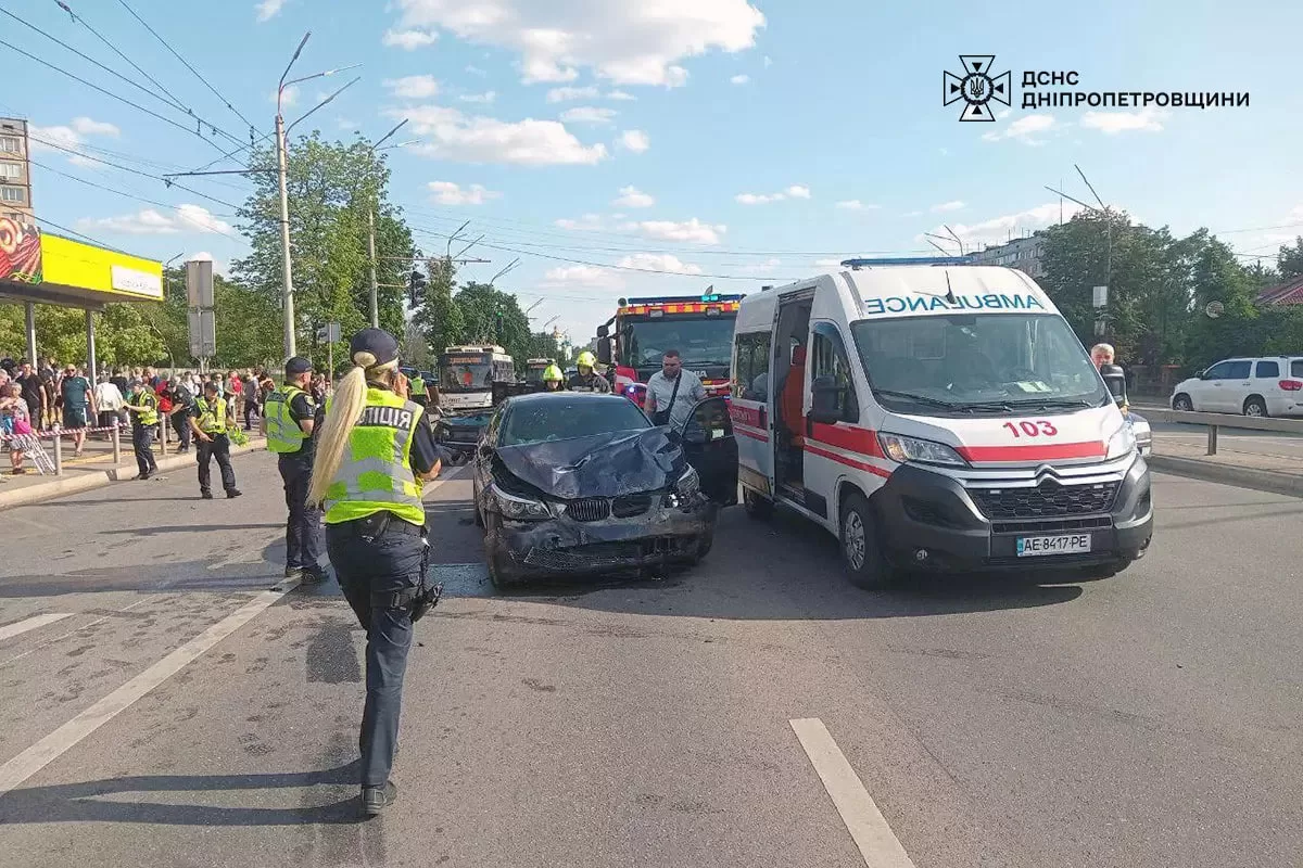 Смертельна ДТП на Дніпропетровщині: загинув чоловік, ще четверо людей зазнали травм