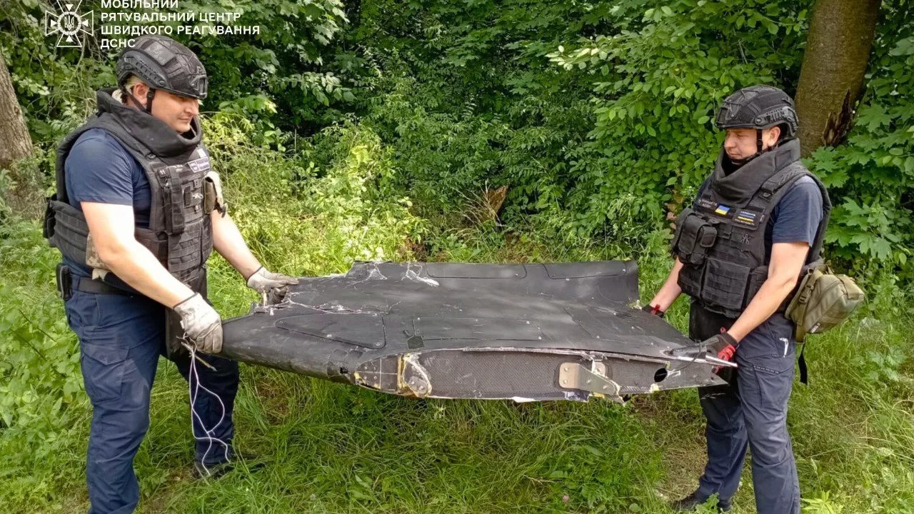 Обезвреживание боевой части российского дрона / Фото: ГСЧС