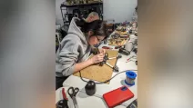 Волонтери львівського Благодійного фонду “Ейпріл” збирають FPV-дрони. Ілюстративне фото / Фото Марії Кульчицької-Волчко "Медіа Дрогобиччина"