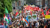 Демонстранты во время марша против саммита лидеров НАТО в Гааге, 22 июня 2025 года / Фото Reuters