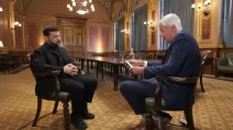 Президент Владимир Зеленский во время интервью / Кадр из видео