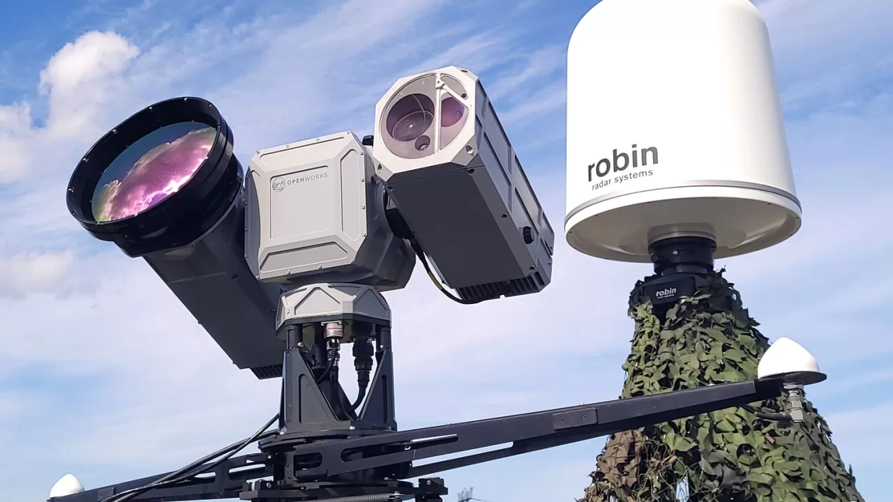 Мобільний комплекс для виявлення безпілотників / Robin Radar Systems