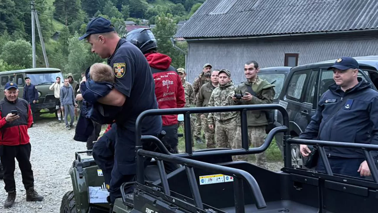 Спасатели разыскали пропавшего в горном селе на Закарпатье мальчика / Фото: ГСЧС