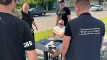 Задержание подозреваемого в организации схемы в ТСЦ МВД / Фото: ДВБ